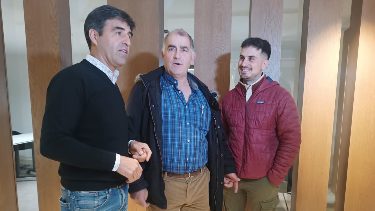 Esteban Martínez (Asaja), Gabriel Delgado (UPA) y Diego Saldaña (COAG).