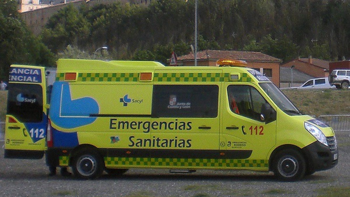 Archivo - Ambulancia soporte vital básico.