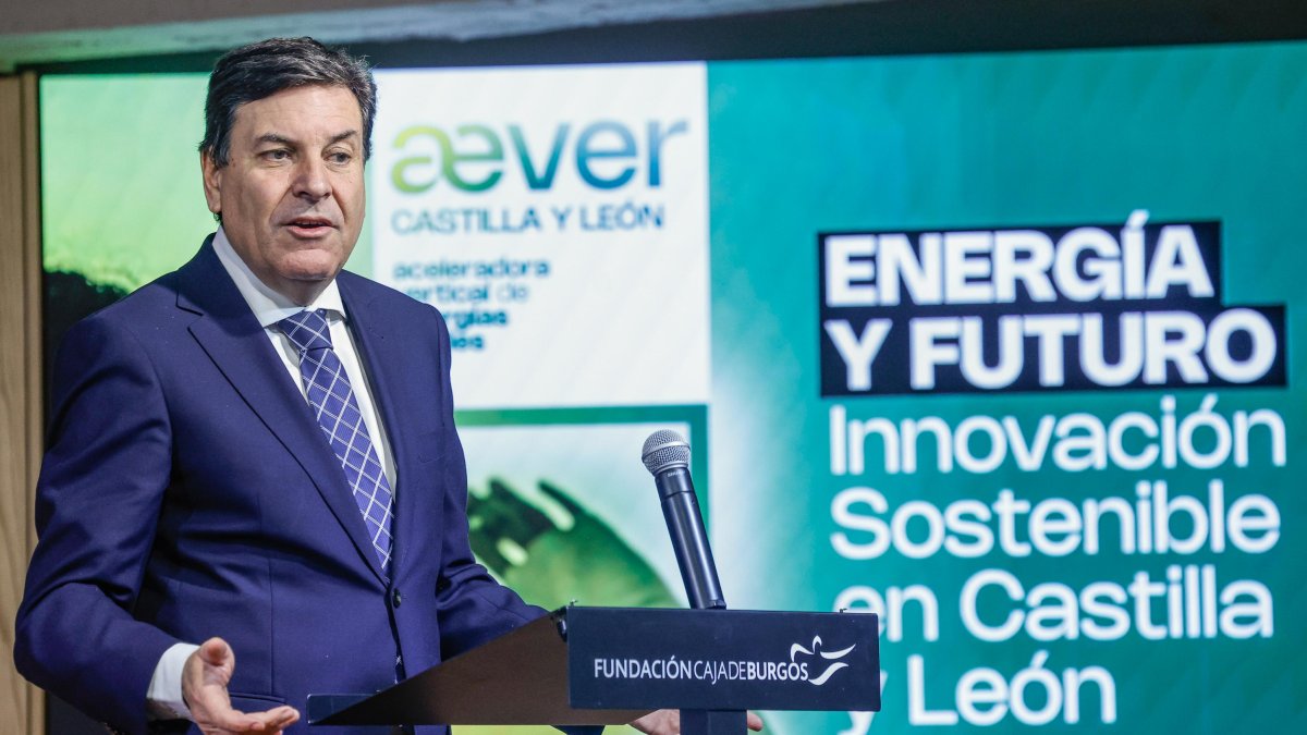 El consejero de Economía y Hacienda, Carlos Fernández Carriedo, en la presentación de la aceleradora vertical de energías verdes AEver.