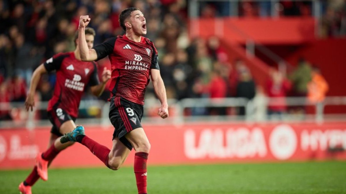 Imagen del partido entre el Mirandés y el Eldense.