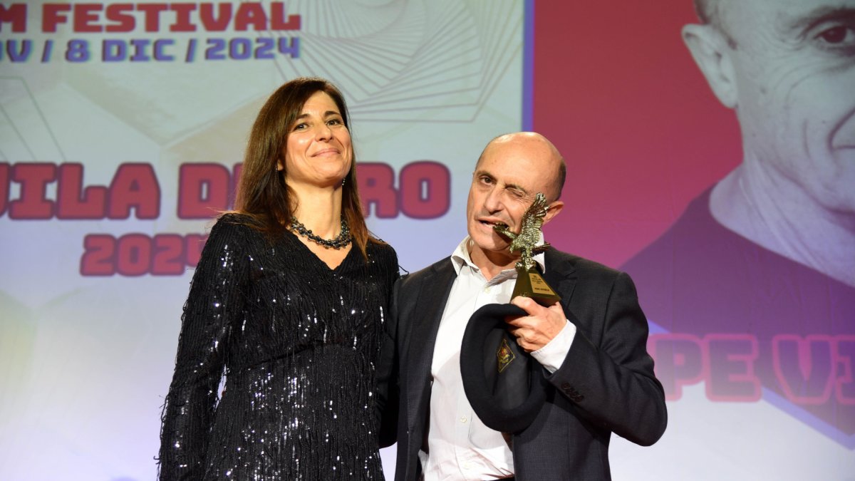 El actor riojano Pepe Viyuela recibe el premio Águila de Oro en reconocimiento a su trayectoria.