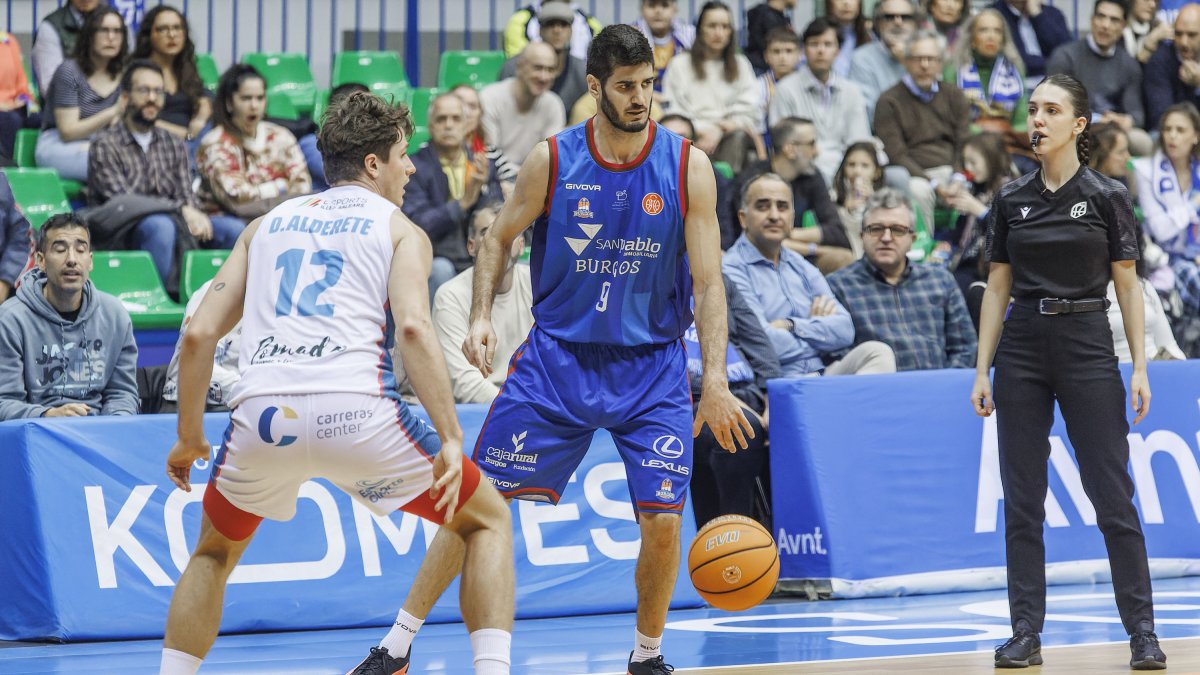 Álex Barrera, durante el partido contra el Menorca.