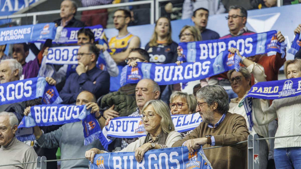 Imagen de aficionados en el partido entre el Silbö San Pablo Burgos y el Menorca.
