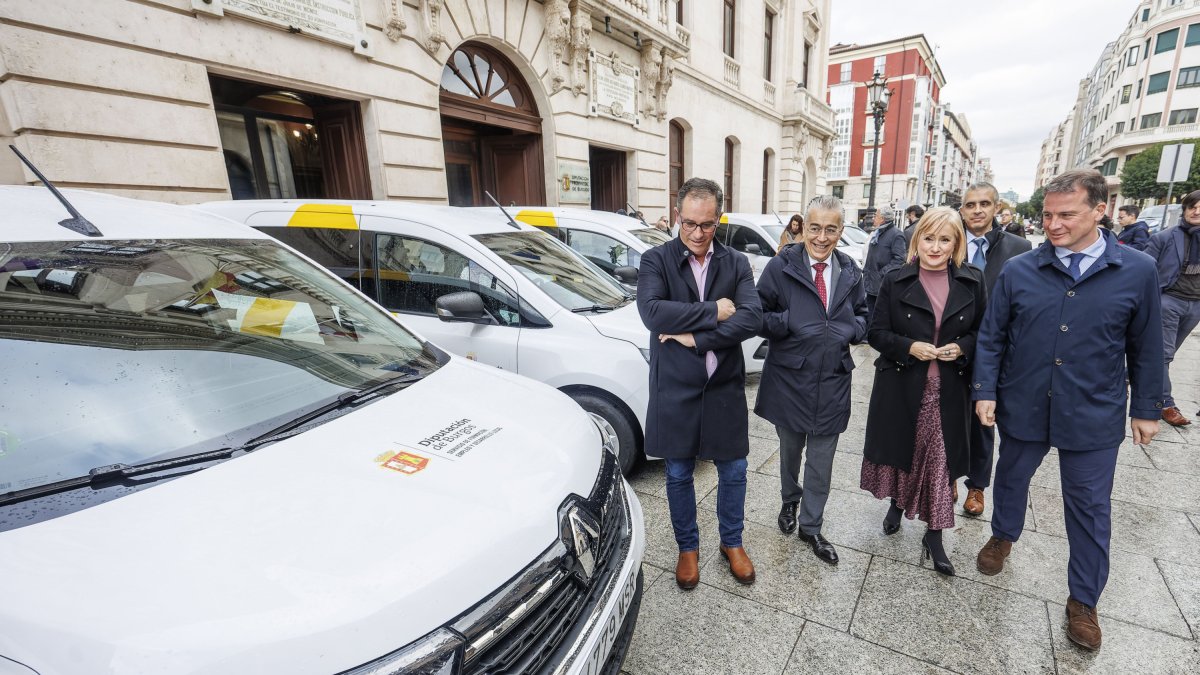 Presentación de los vehículos del programa ‘Montel Seguro'.