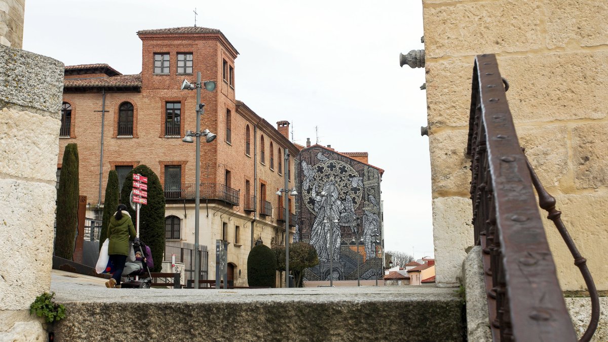 El Palacio de Castilfalé es la sede del archivo histórico municipal y está ubicado en la calle Fernán González de Burgos.