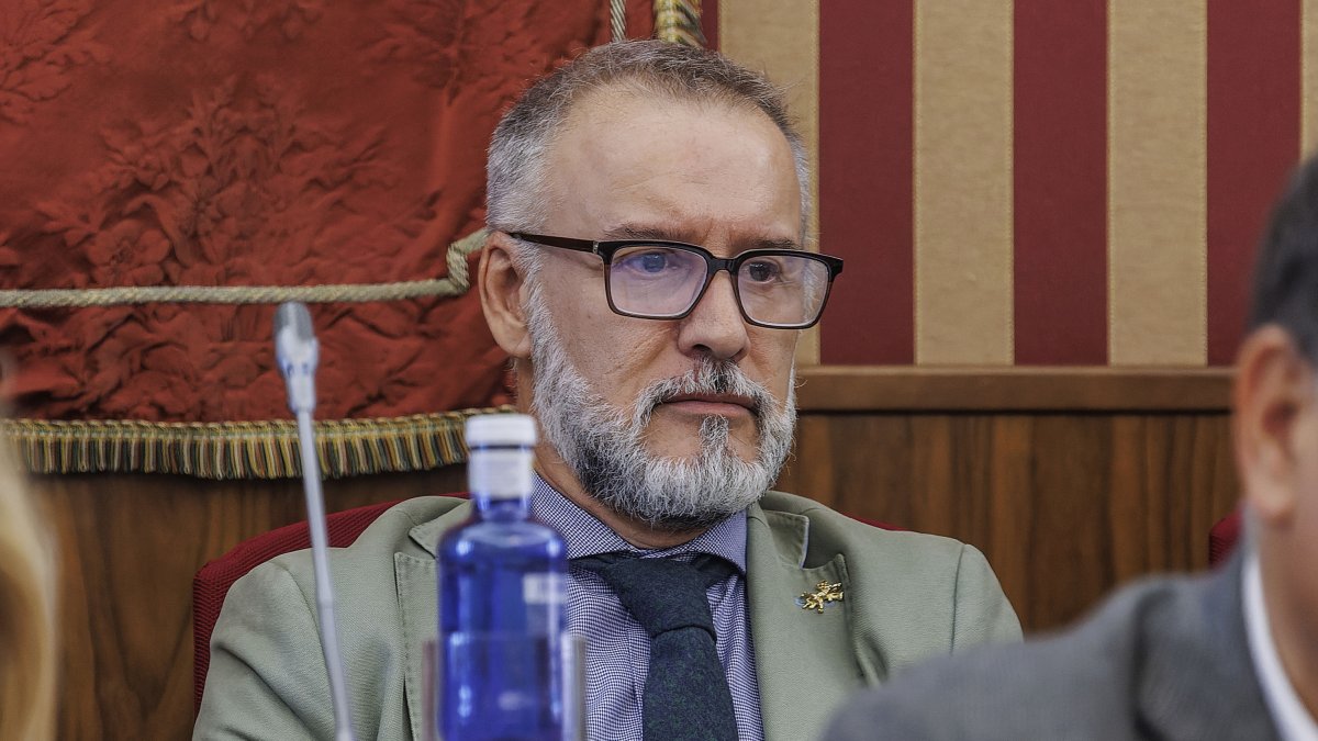 El concejal de Movilidad, José Antonio López, en el pleno del pasado octubre cuando el PSOE pidió una comisión de investigación sobre Prepay.