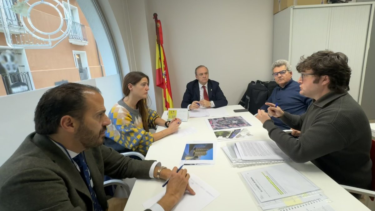 Un momento de la reunion de los ediles de Vox y reoresentantes de la plataforma María Amigo.