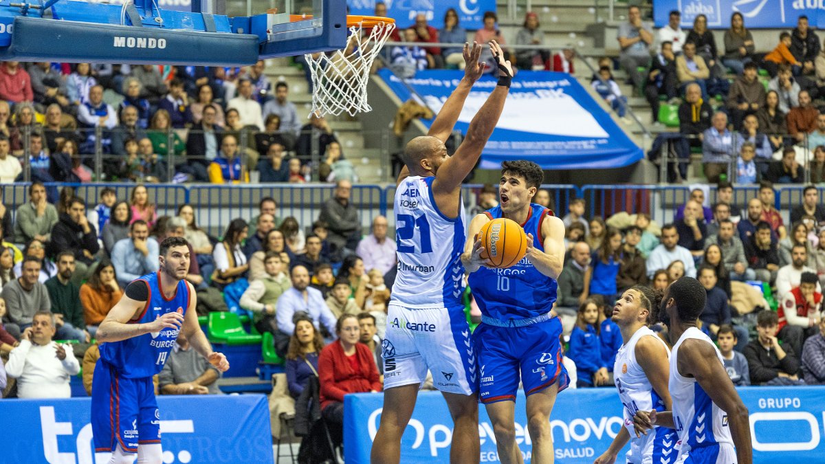 La actuación de Corbalán en los últimos dos minutos le fue clave para la victoria.