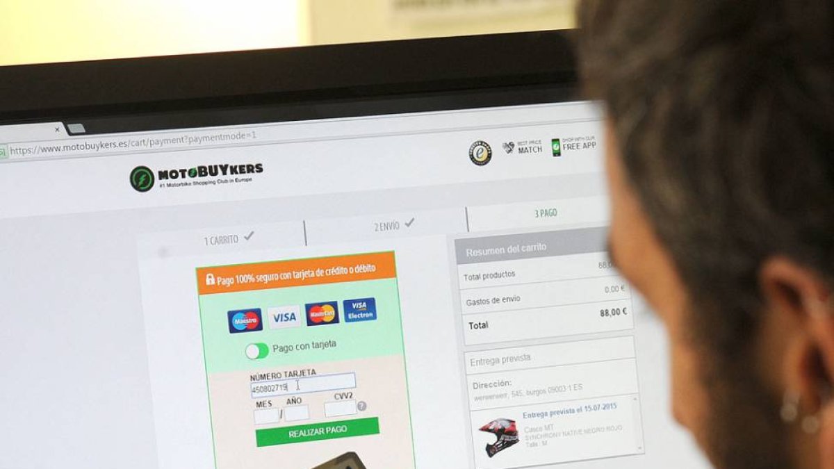 Seis de cada diez compradores en internet realizan sus pagos con tarjeta de crédito.