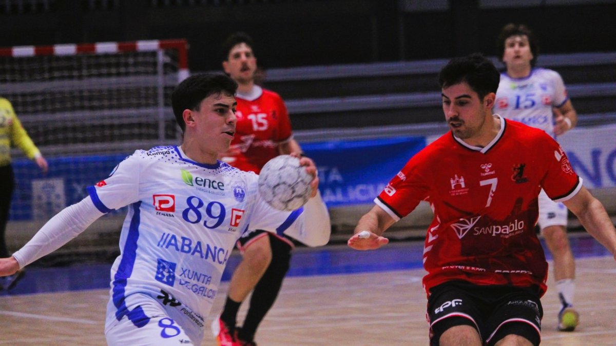 un momento del partido en Pontevedra.