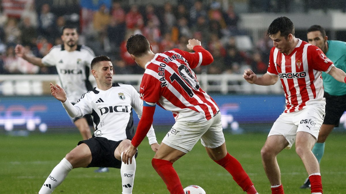 Ojeda, durante el partido contra el Sporting.