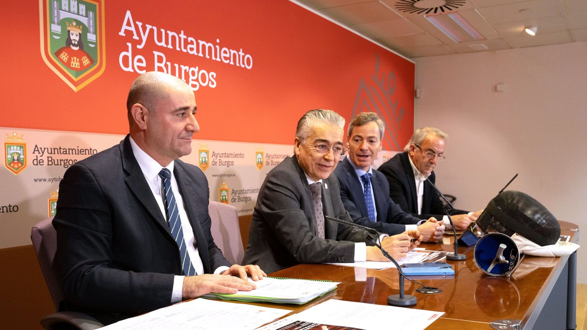 Presentación de la Copa del Mundo sub 20 de esgrima femenina.