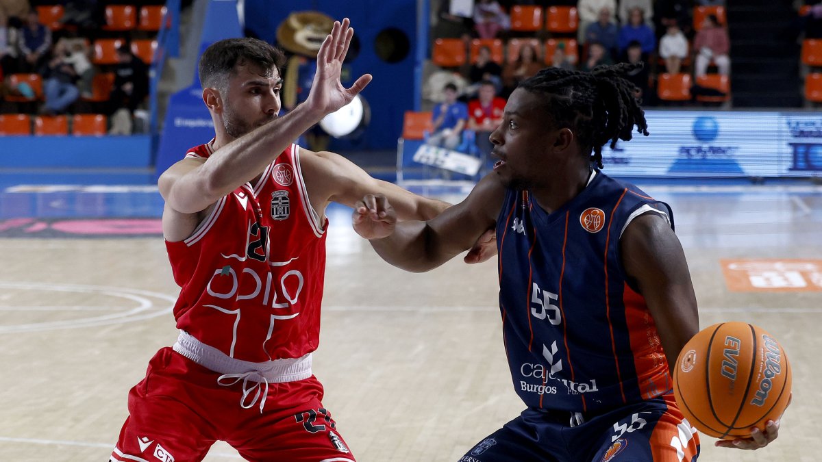 Imagen del partido entre el Grupo Ureta Tizona Burgos y Cartagena.