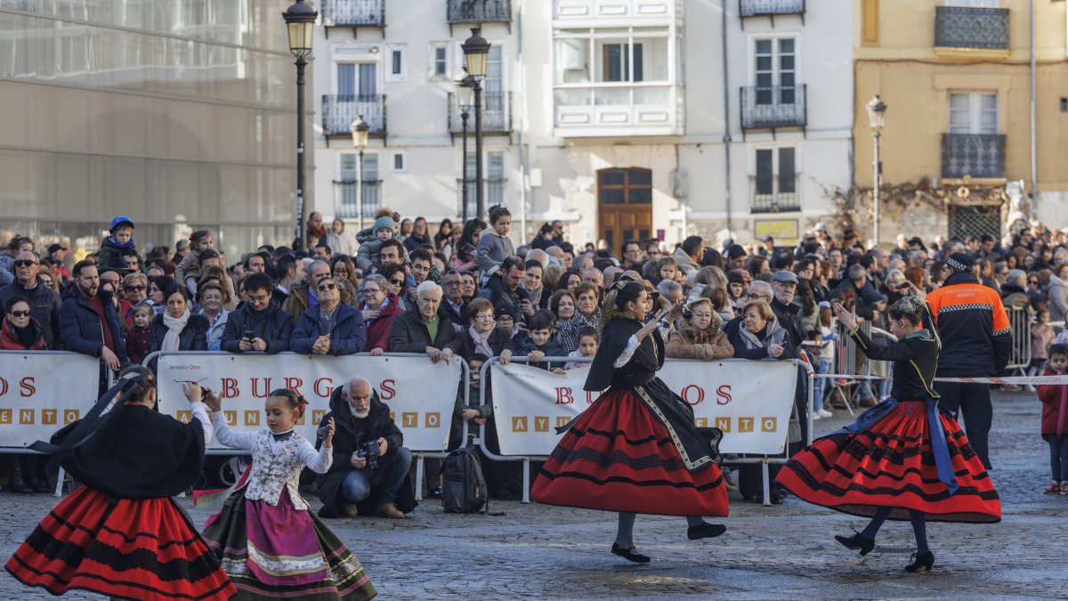 Imagen de bailes tradicionales durante la celebración de San Lesmes.