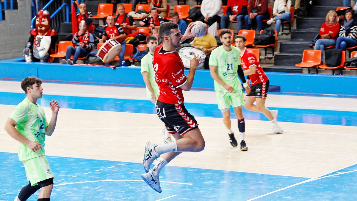 Imagen del partido entre el UBU San Pablo Burgos y el Barça B.