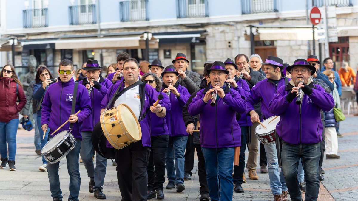 Cerca de 100 músicos participaron en la festividad.