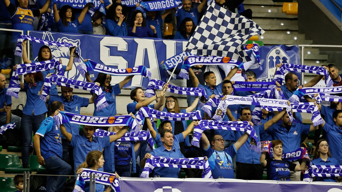 Imagen de aficionados en el Coliseum.