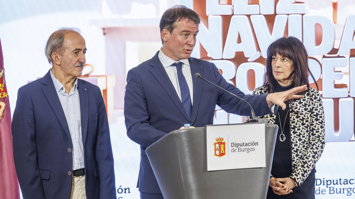 Borja Suárez, junto Inmaculada Sierra y Ramiro Ibáñez, en el balance de actividad del año.