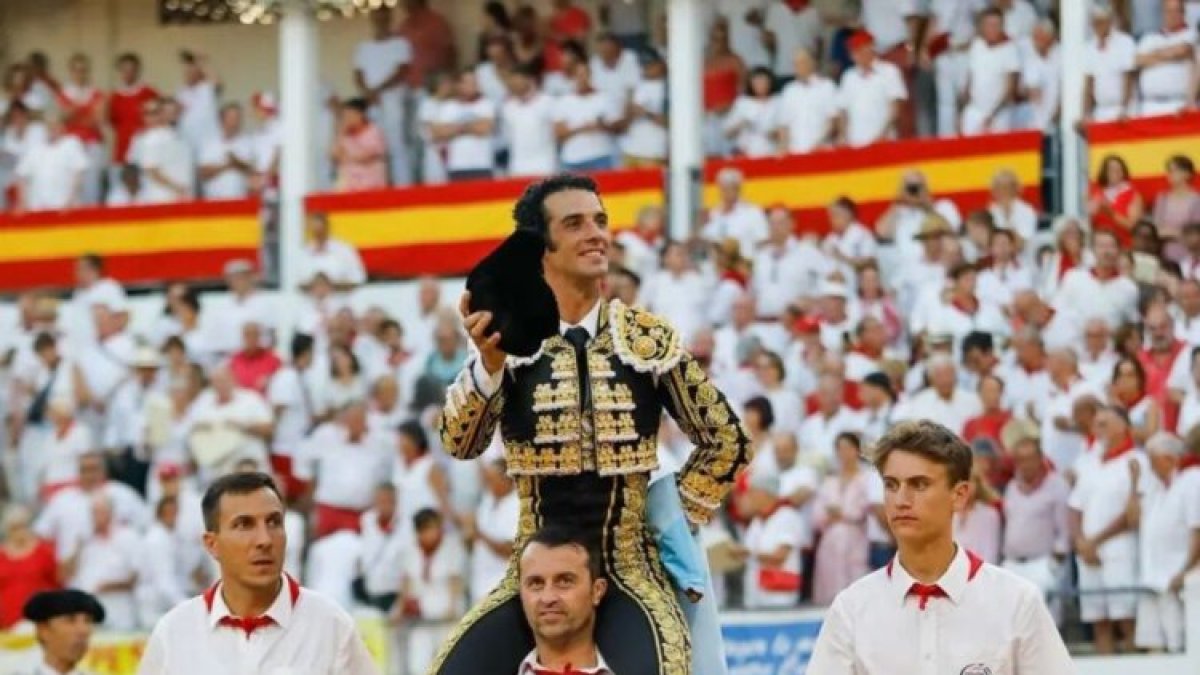 El torero arandino en una de las tardes en las que salió a hombros.