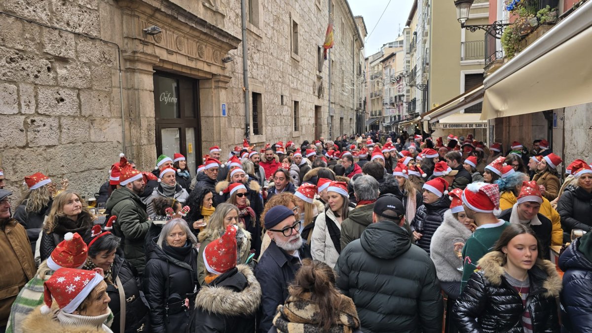 Un momento del 'vermut lotero' del Pez de San Lorenzo y el Encarna’s.