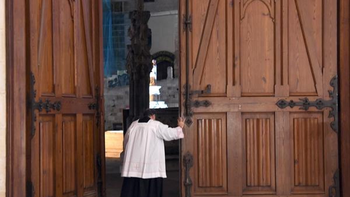 Apertura de la Puerta del Perdón de la Catedral de Burgos en 2021.