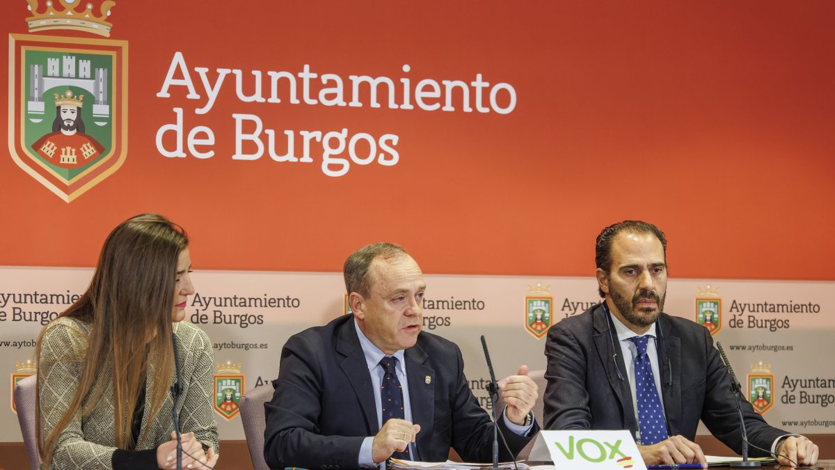 Imagen de archivo de los ediles de Vox Marta Alegría, Fernando Martínez-Acitores e Ignacio Peña.