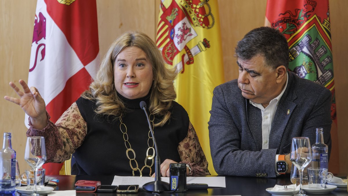 Cristina Ayala y Juan Manuel Manso, durante el balance de la gestión del PP en 2024.