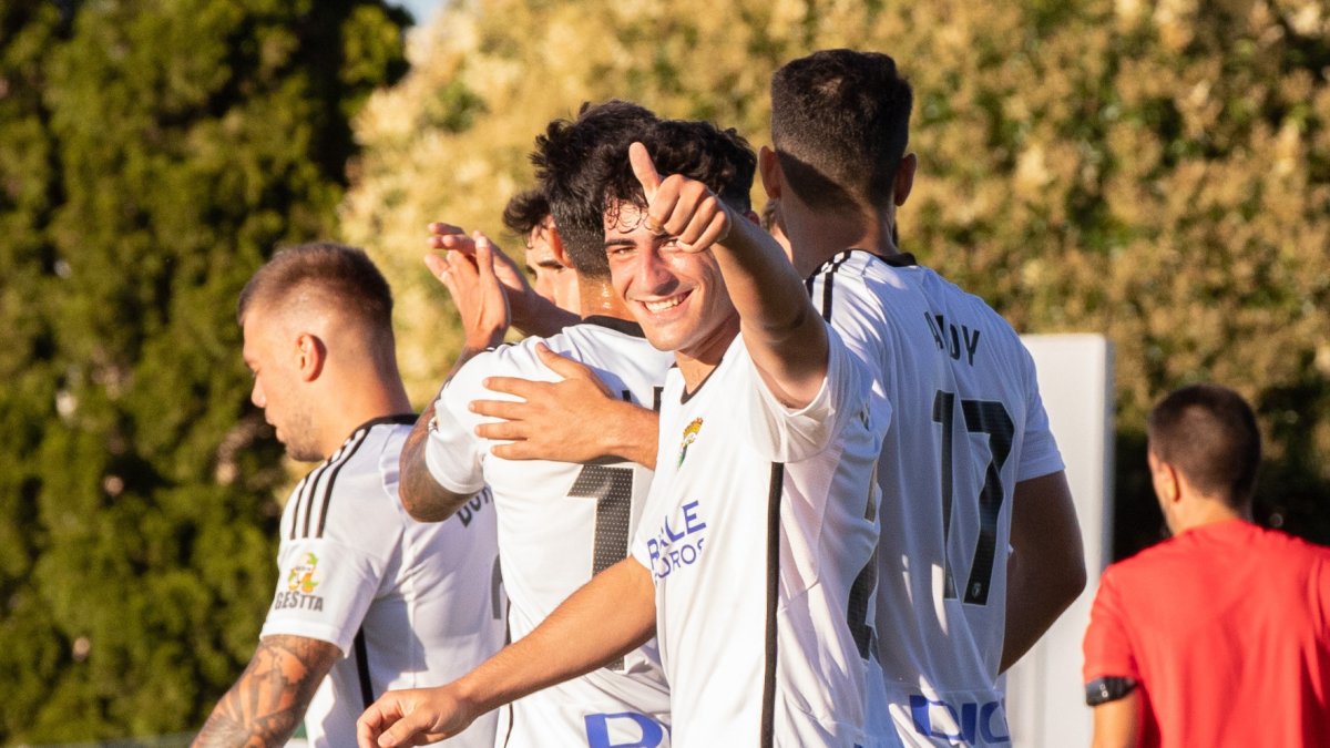 Javier López-Pinto se despide del club blanquinegro para recalar en el Ibiza.