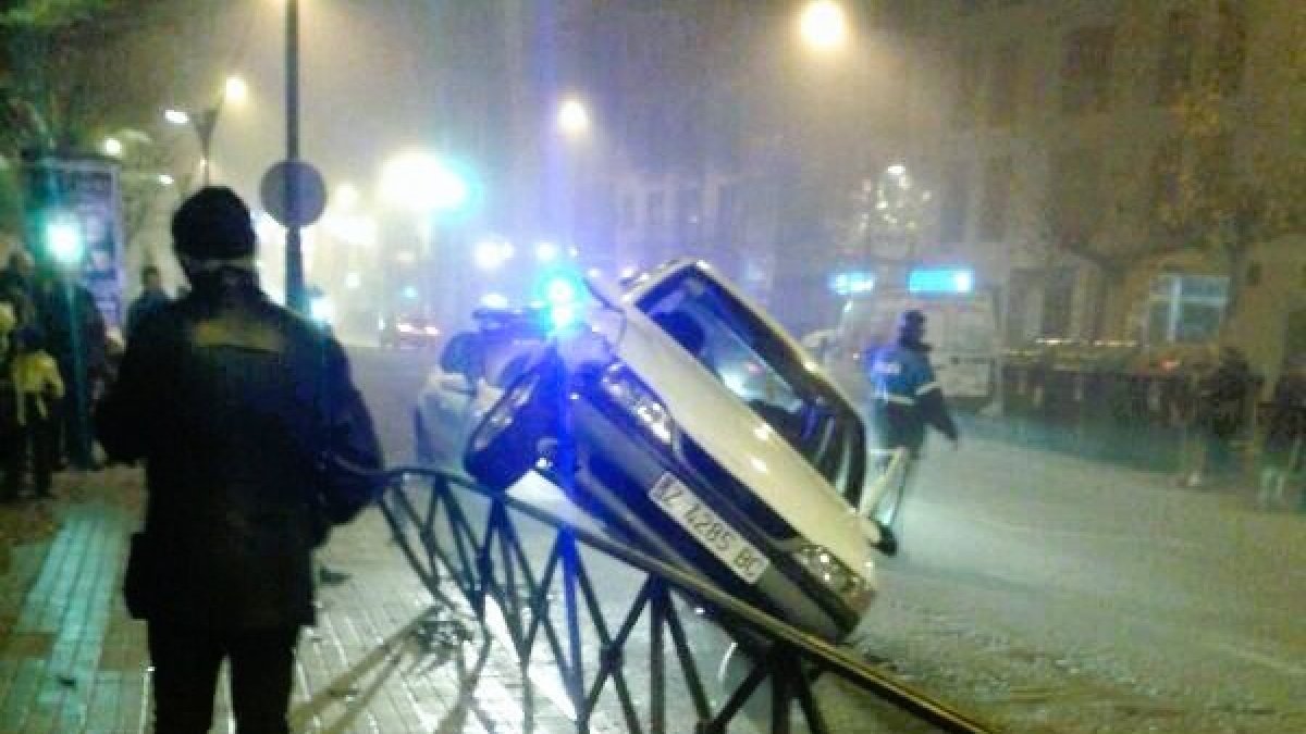 El vehículo se accidentó en la tarde del pasado sábado en el centro de Aranda de Duero.