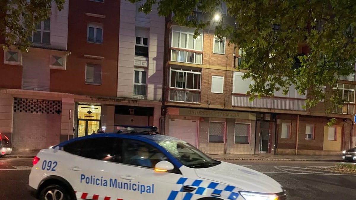 Archivo - Un vehículo de la Policía Municipal de Valladolid.