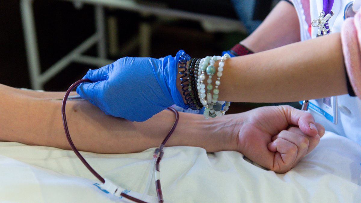 Archivo - Imagen de archivo de una donación de sangre.