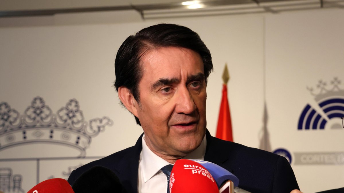 Archivo - El consejero de Medio Ambiente, Vivienda y Ordenación del Territorio, Juan Carlos Suárez-Quiñones.