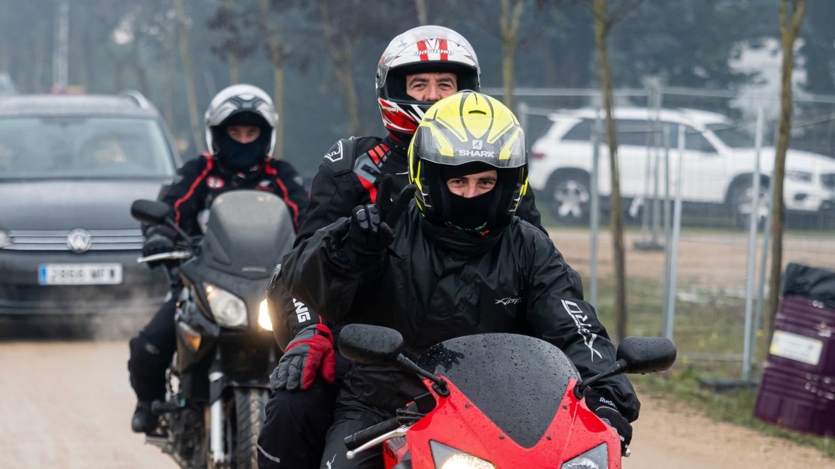 Archivo - Participantes en la concentración invernal Pingüinos en Valladolid.