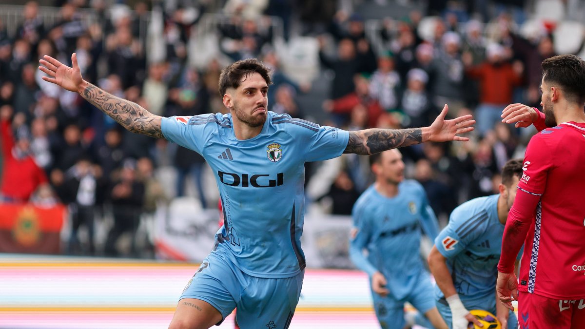 Fer Niño celebra el gol contra el Tenerife.