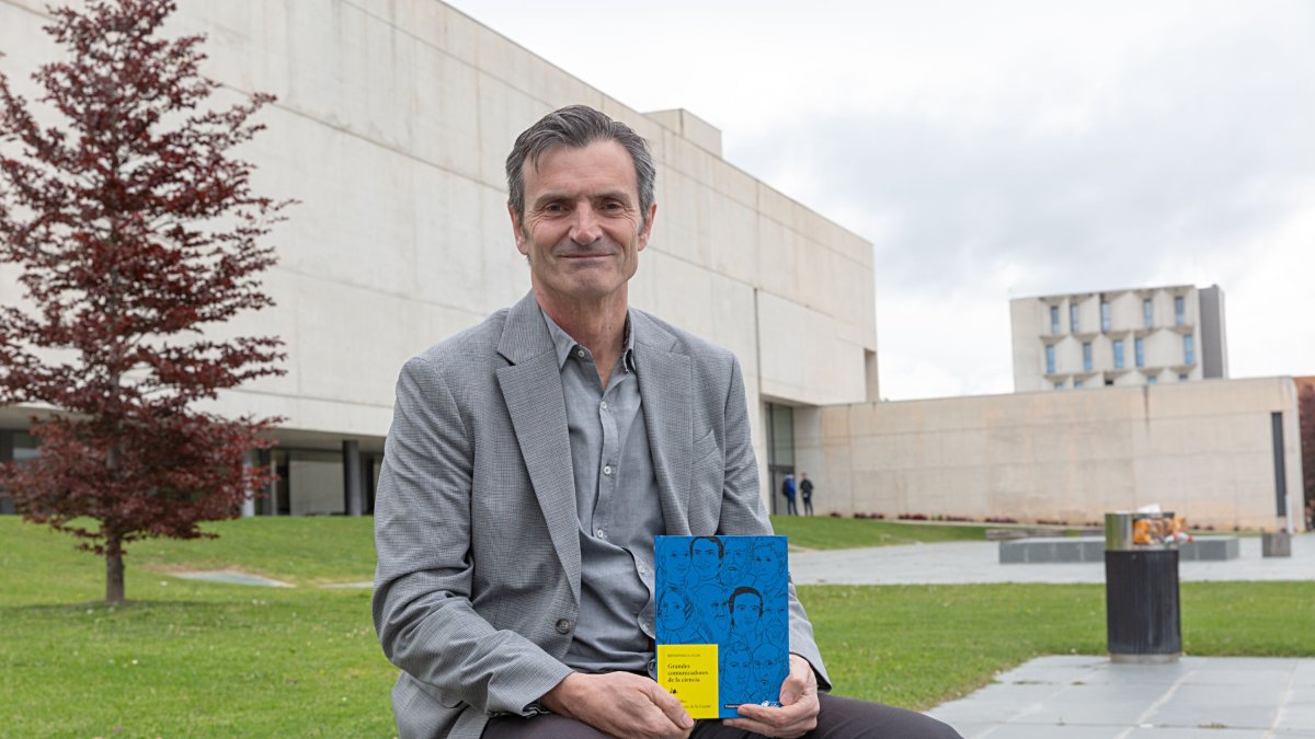 El catedrático y divulgador científico Bienvenido León.