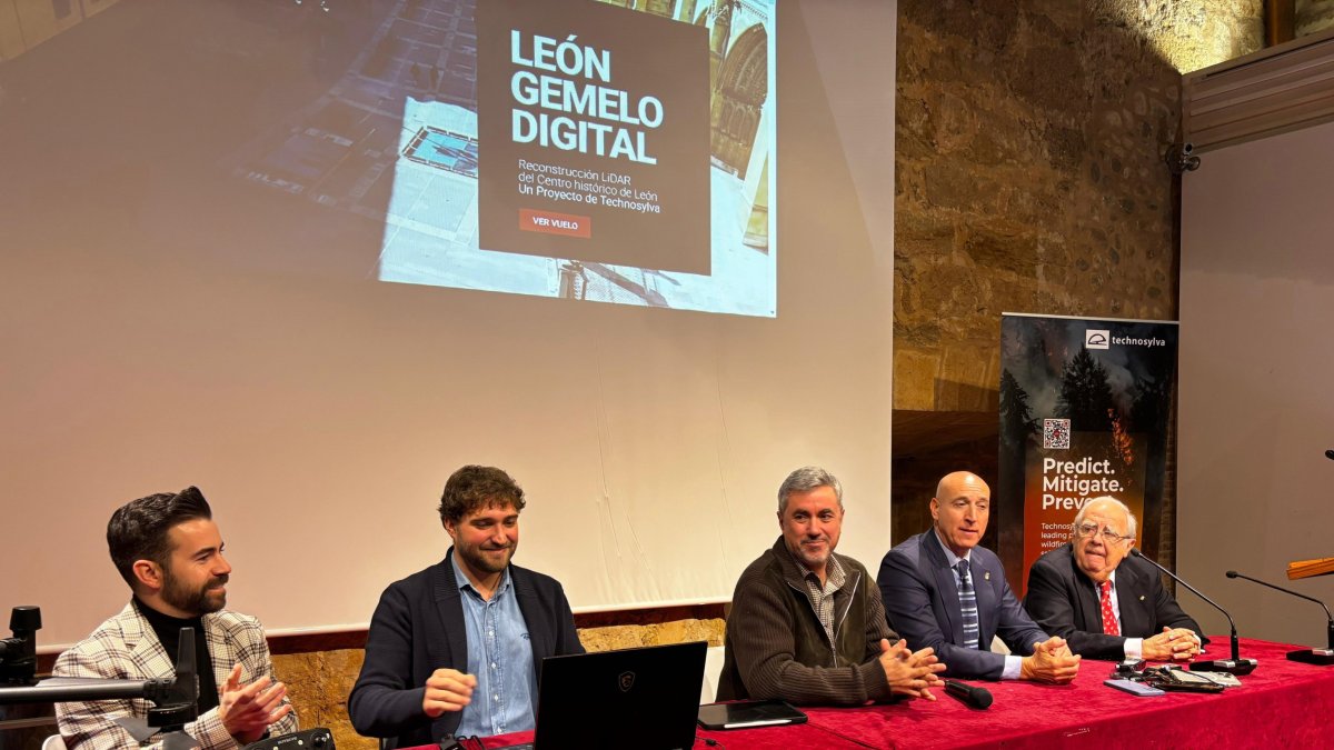 Presentación del gemelo digital donado por una empresa tecnológica al Ayuntamiento de León.