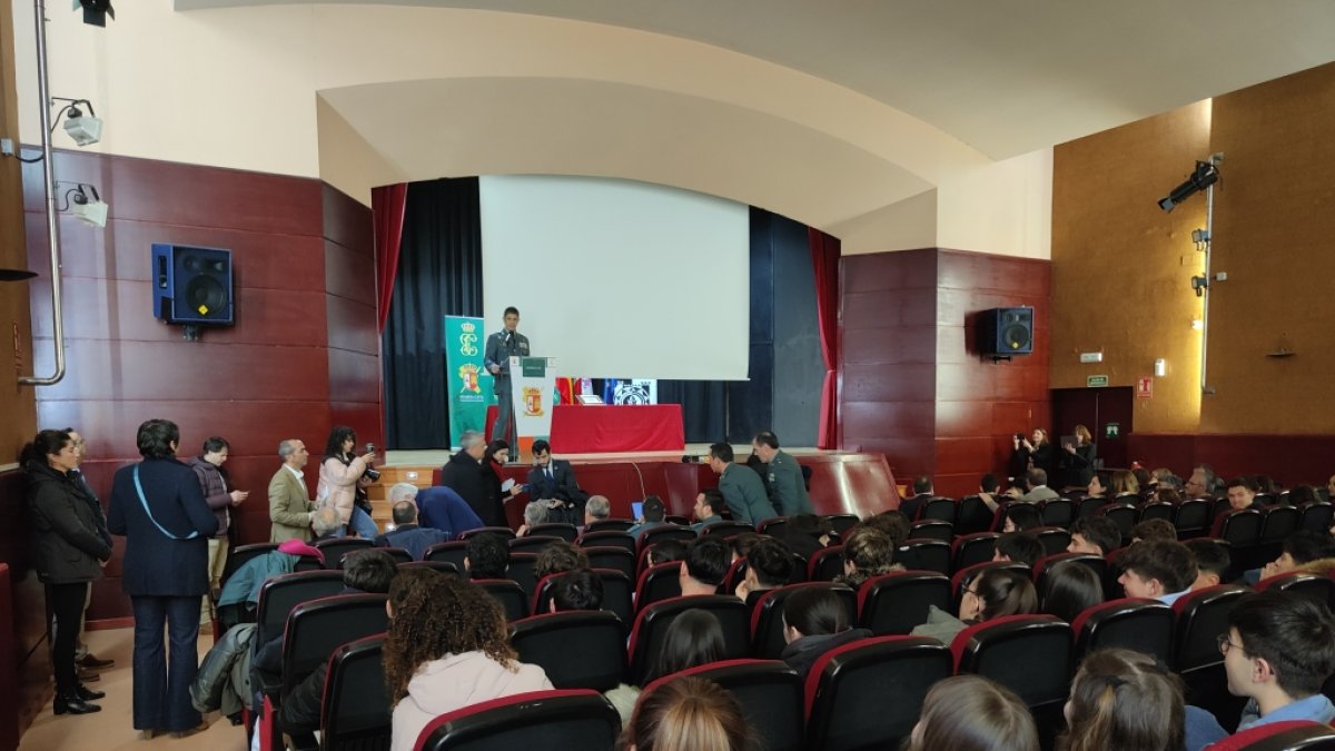 Instante de la entrega de diplomas celebrada en el IES Diego Porcelos de Burgos.