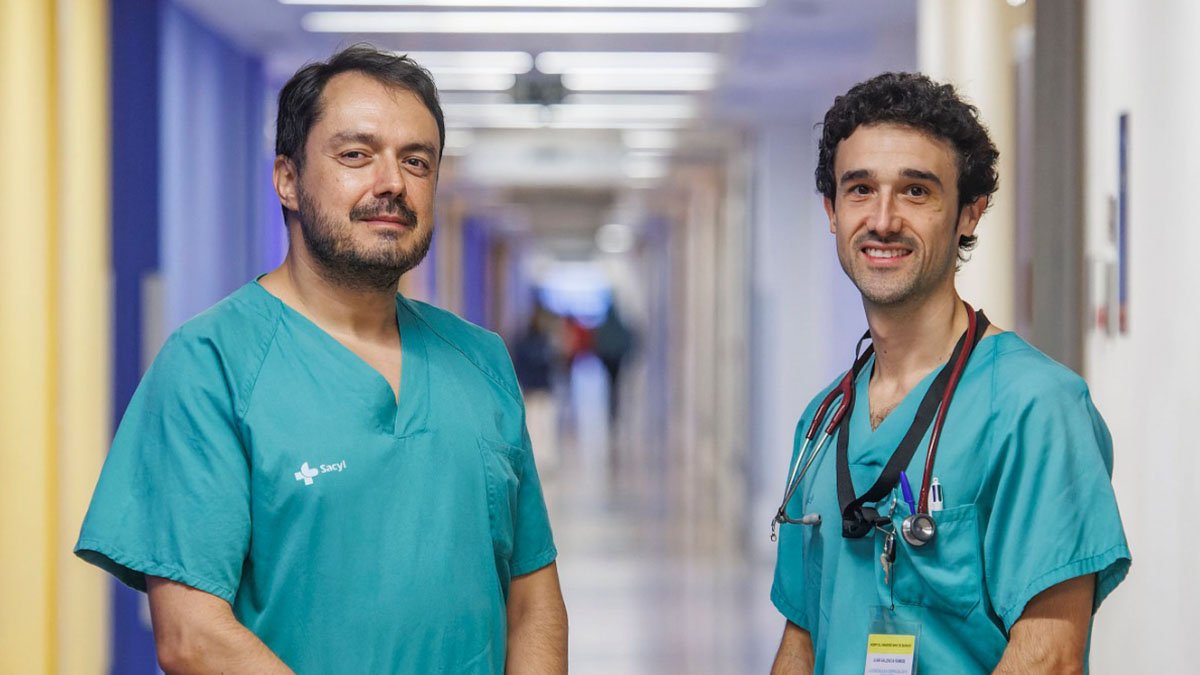 Los pediatras del Hospital Universitario de Burgos Juan Arnáez (izquierda) y Juan Valencia.