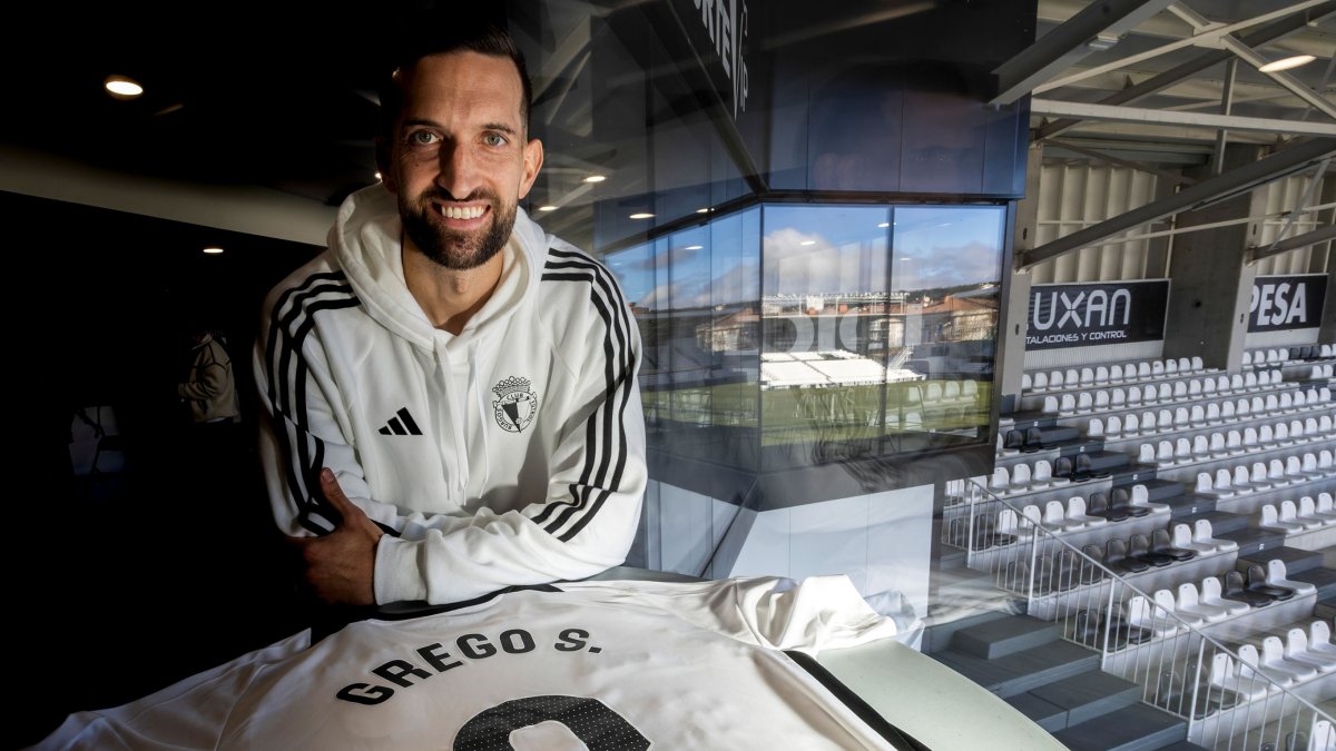 Grego Sierra, con la camiseta del Burgos CF.