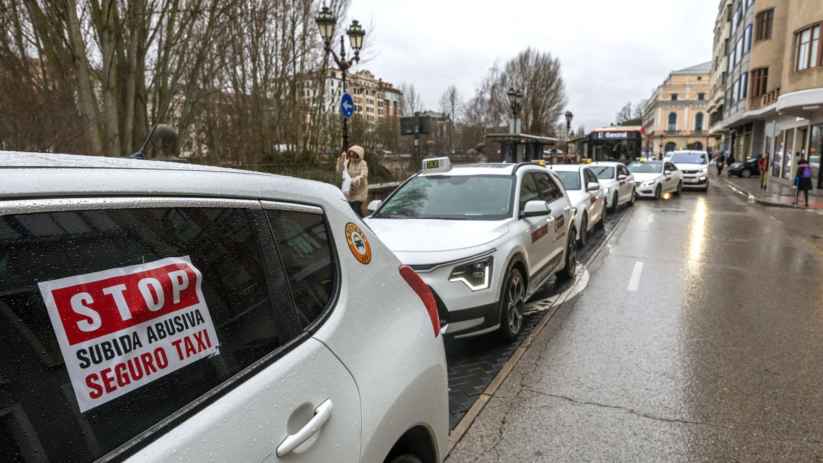 Un centenar de conductores secundaron el paro en Burgos.