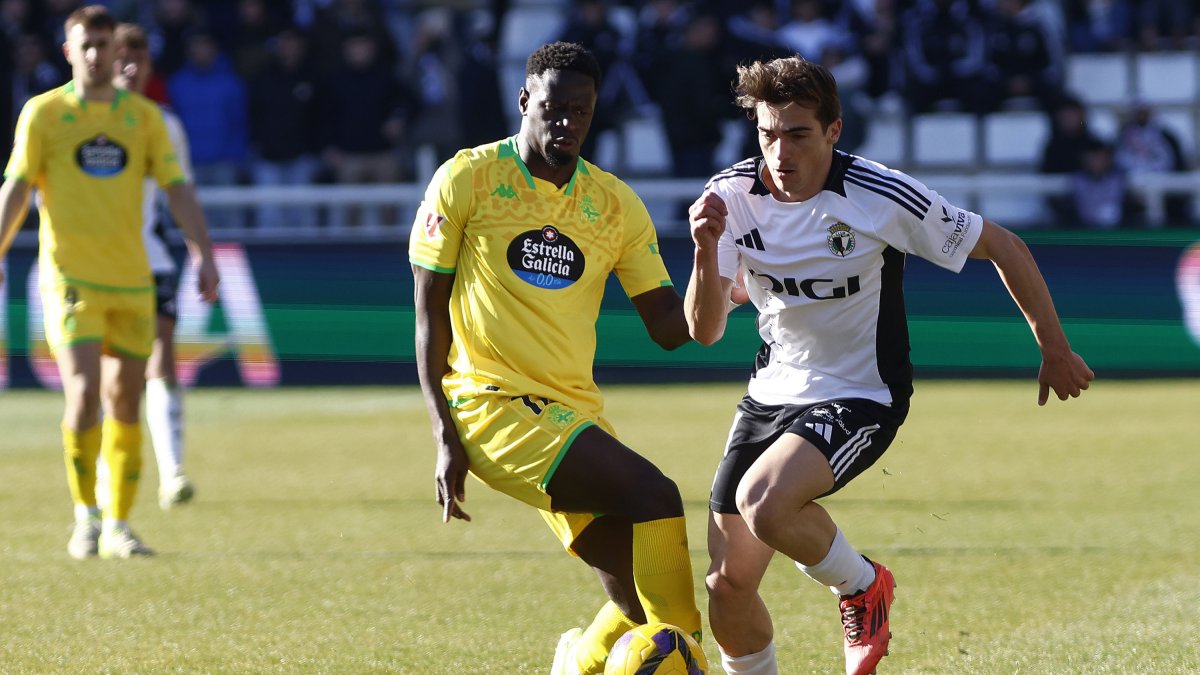 Íñigo Córdoba durante el partido contra el Deportivo