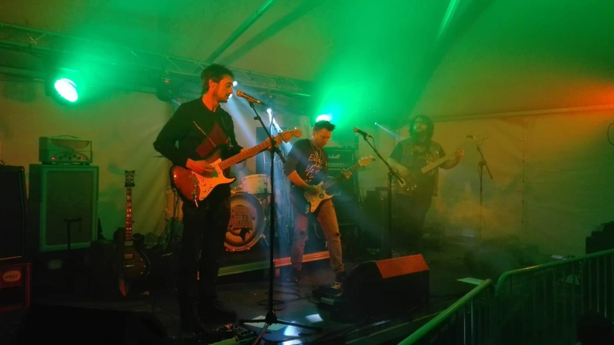 Actuación del grupo burgalés The Warren Commission en el GuadaRock.