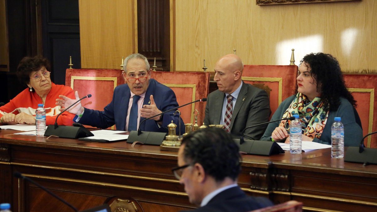 El alcalde de León durante el Pleno Municipal cebrado este viernes.