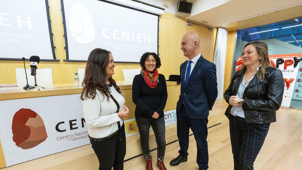 De izquierda a derecha: María Martinón, Cristina Valdioseras, José Miguel García y Verónica Calderón durante la presentación de la nueva colaboración
