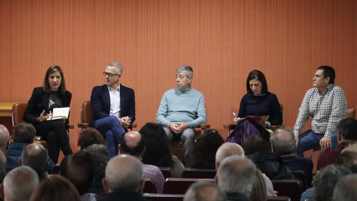 La reunión de cargos públicos y afiliados socialistas tuvo lugar ayer en Medina de Pomar.