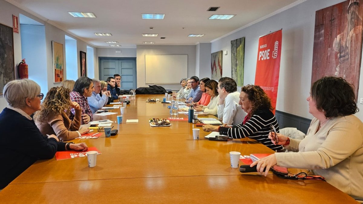 La secretaria provincial del PSOE se reunió con los coordinadores comarcales del partido y con los diputados provinciales.
