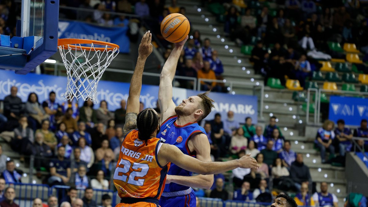 Imagen del partido entre el Silbö San Pablo Burgos y el Morón.