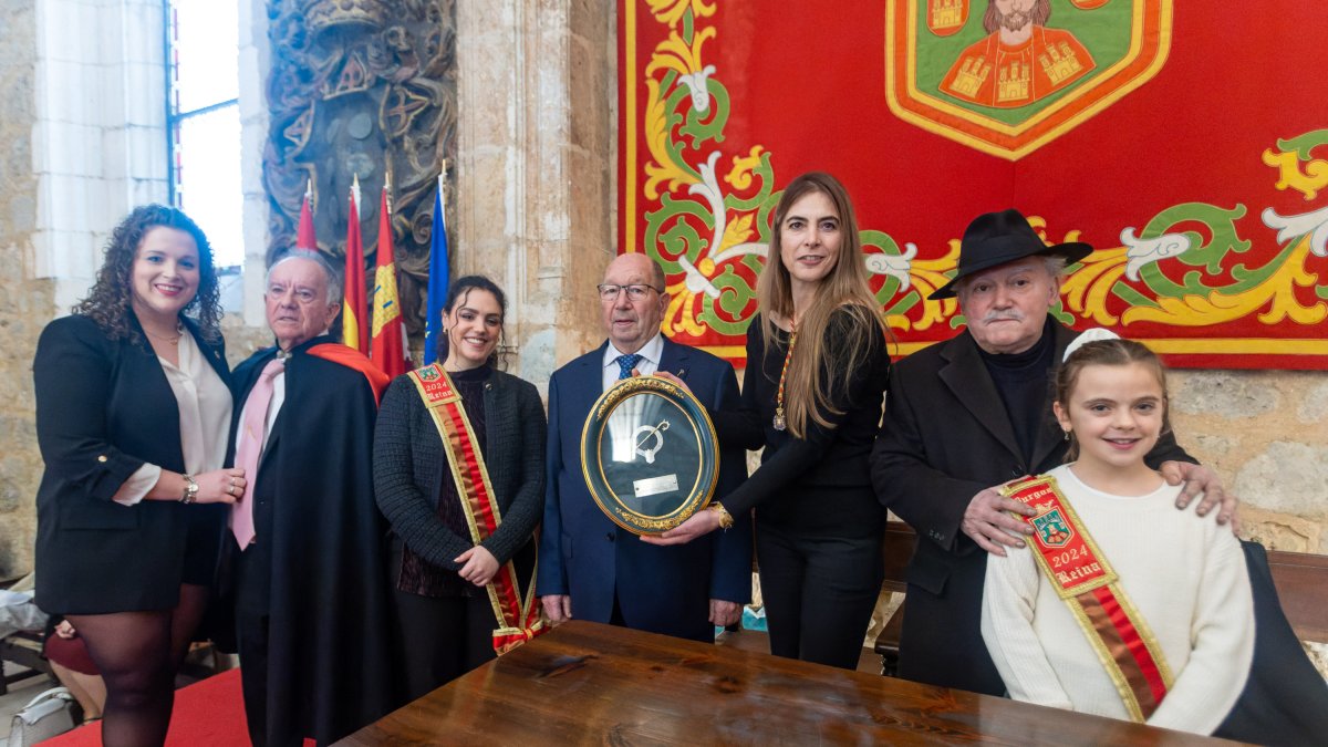 Entrega del Báculo de Oro a Roberto Balbás.