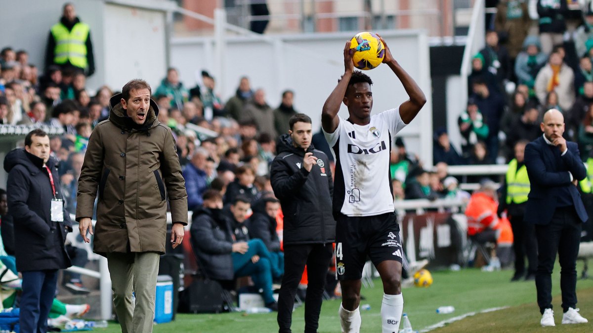 Anderson Arroyo, durante el partido contra el Racing de Santander.