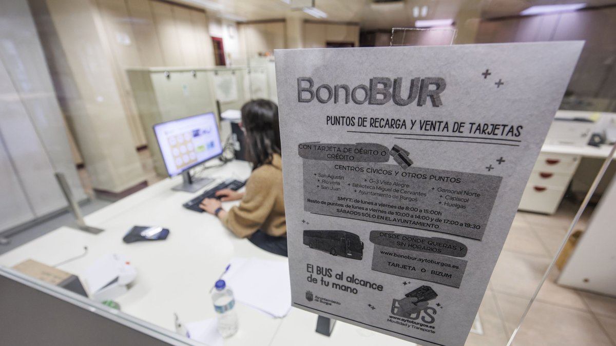 Los dos puestos para recarga del Bonobús están disponibles en la planta baja de la sede principal del Ayuntamiento de Burgos.